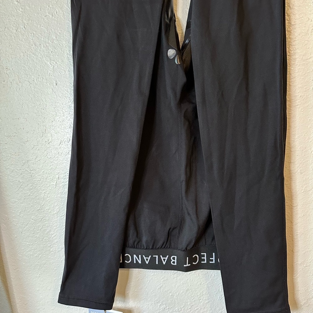 Perfect Balance World Black Leggings- Yoga - Pilates - Barre -Workout Leggings - Picture 3 of 7